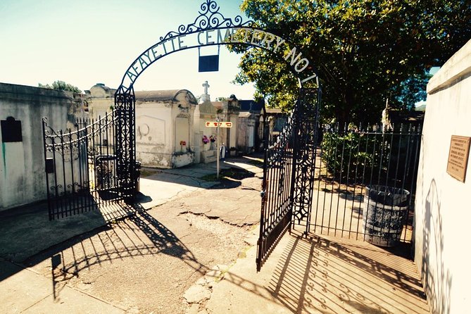 New Orleans Garden District and Lafayette Cemetery Tour - Inclusions and Accessibility