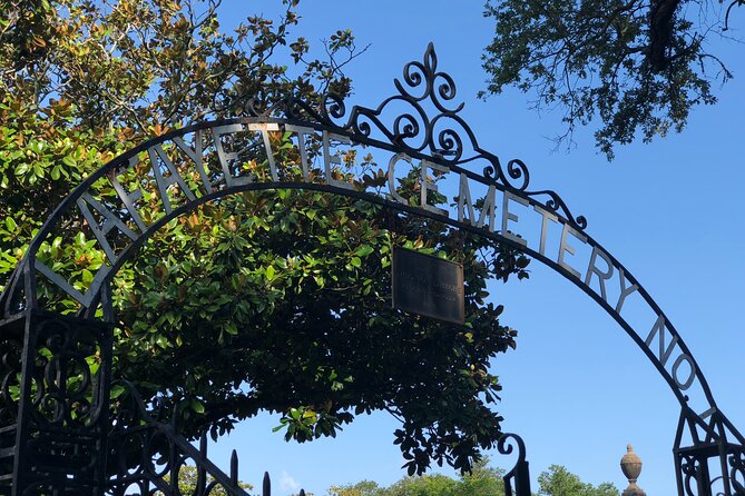 New Orleans Highlights of the Garden District Walking Tour - Tour Experience and Expectations