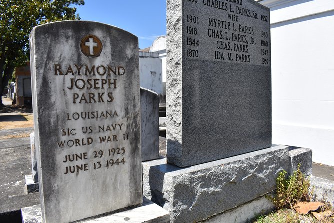 New Orleans Small-Group Garden District Walking Tour - Guide Reviews and Feedback