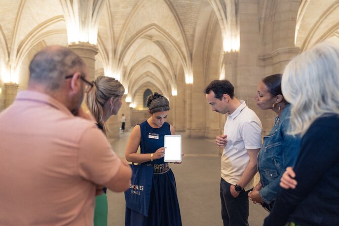 Notre-Dame Island Sainte-Chapelle and Conciergerie Guided Tour - Surrounding Landmarks and Experiences