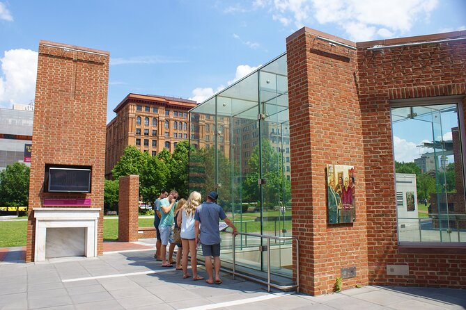 Old City Philadelphia History Tour With Washington Tent Show - Meeting and Accessibility