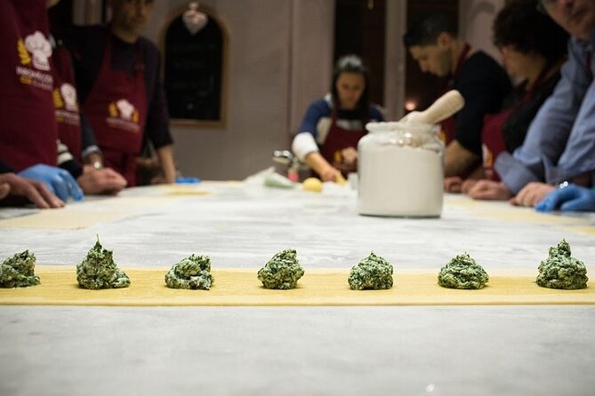 Pasta Making and Tiramisù Cooking Class in Rome - Location and Logistics: Meeting Point and Class Duration
