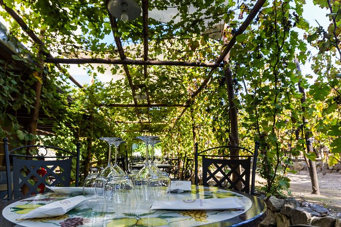 Private Pompeii Wine Tasting With Lunch - Savoring the 3-Course Lunch Experience