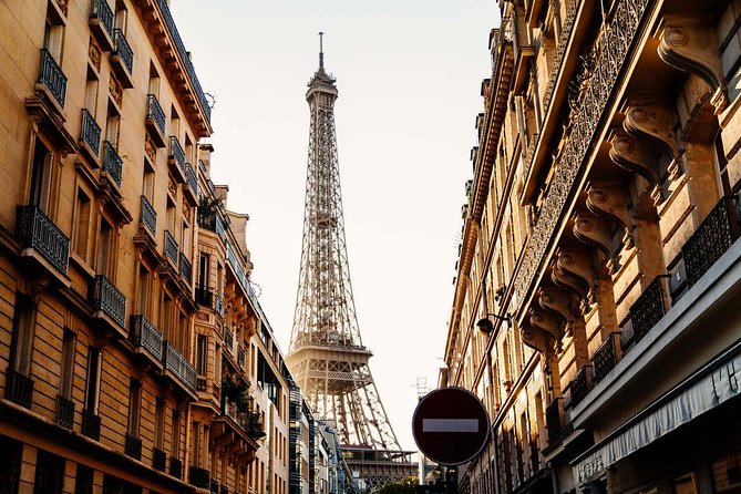 PRIVATE TOUR: Highlights & Hidden Gems of Paris With Locals - Knowledgeable Local Guides