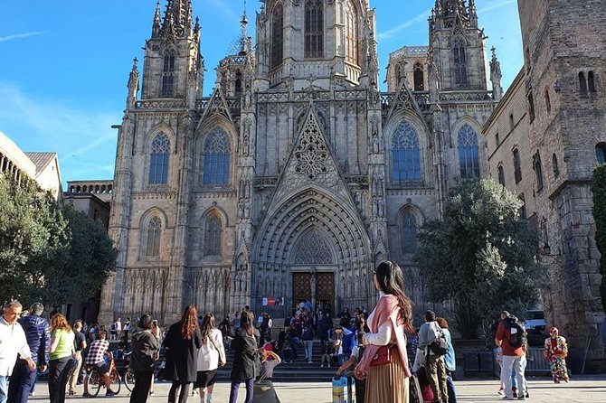Ramblas, Old Town, Gothic and Gaudi Architecture Walking Tour - Admiring Gaudis Architectural Masterpieces