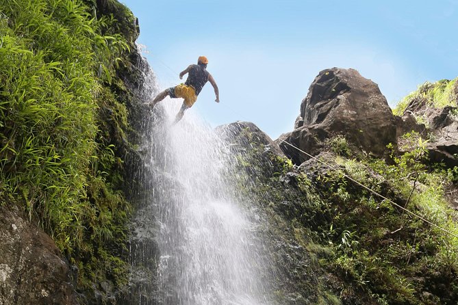Rappel Maui Waterfalls and Rainforest Cliffs - Preparing for the Rappelling Adventure