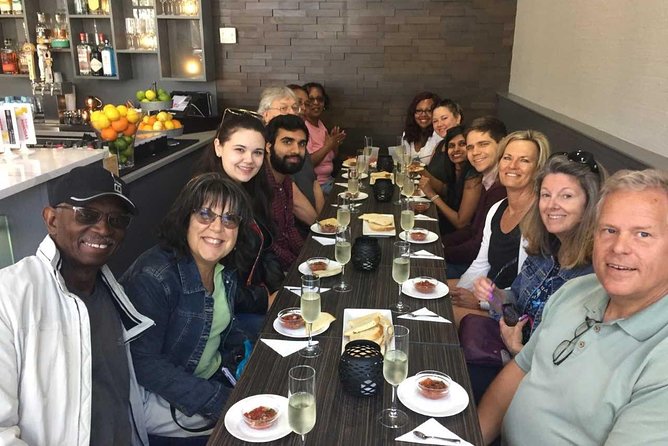 Southern Flavors Food, Pub Crawl, and History Walking Tour - Engaging Group Experience