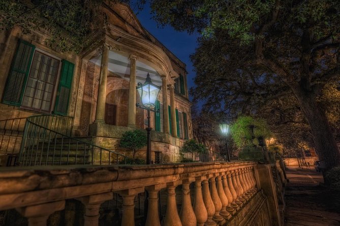 The Grave Tales Ghost Tour in Savannah - Experiencing the Engaging Storytelling