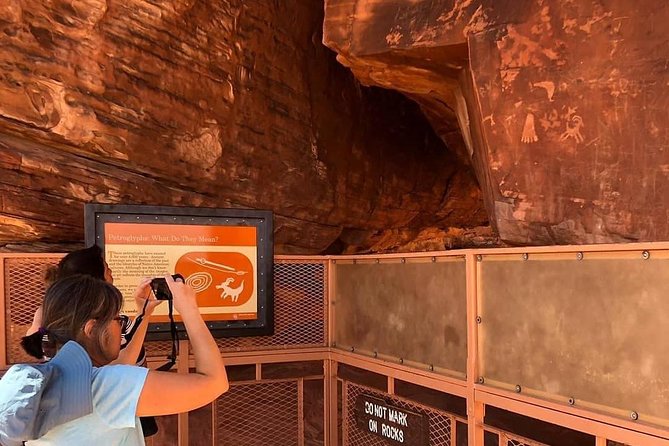 Valley of Fire and Mojave Desert Day Tour From Las Vegas - Tour Experience and Guides