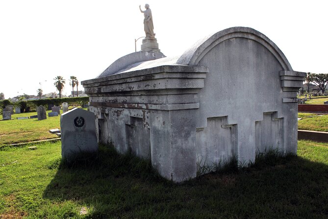 Walk With the Dead: Galveston Old City Cemetery Tour - Navigating the Eco-Friendly Walking Tour