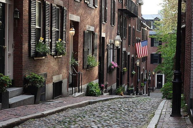 Walking Tour Downtown Freedom Trail + Beacon Hill & Copley Square - Exploring Beacon Hill