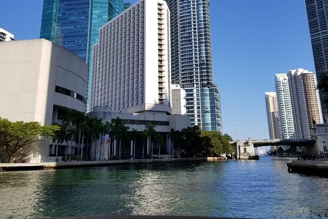 24 Ft Miami Bay: Private Boat, Gas Included , 8 People, Captained - Positive Guest Experiences