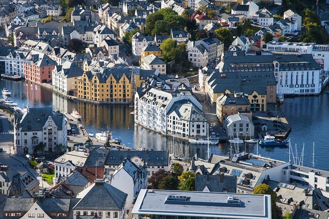 Alesund Shore Excursion: The Ultimate Sightseeing Tour - Exploring Godoy Island and Alnes Lighthouse