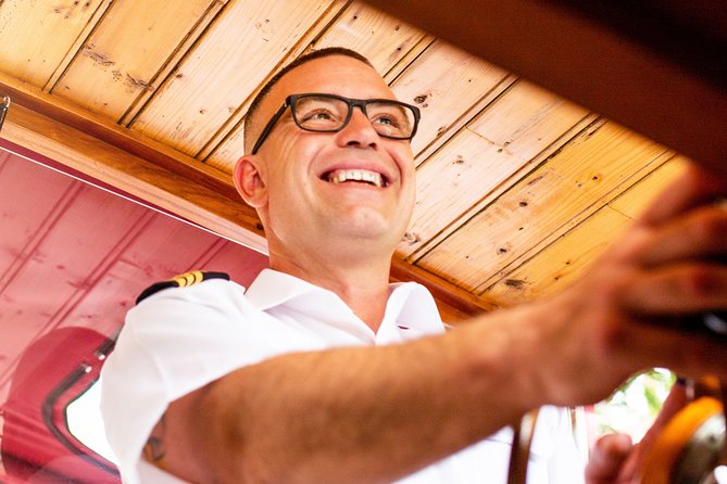 Amsterdam Small-Group Canal Cruise With Dutch Snacks and Drink - Positive Customer Experiences