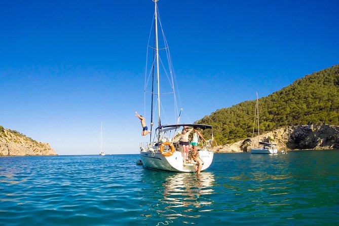 Barcelona Private Sailing Tour With Drinks for Family and Friends - Safety and Accessibility
