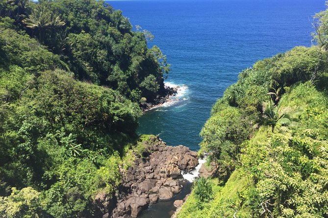 Big Island Volcano Adventure From Kona: Small Group - Guide Expertise and Experience