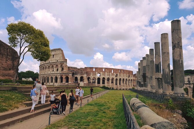 Colosseum, Palatine Hill and Roman Forum With Guided Tour - Guided Tour Experience