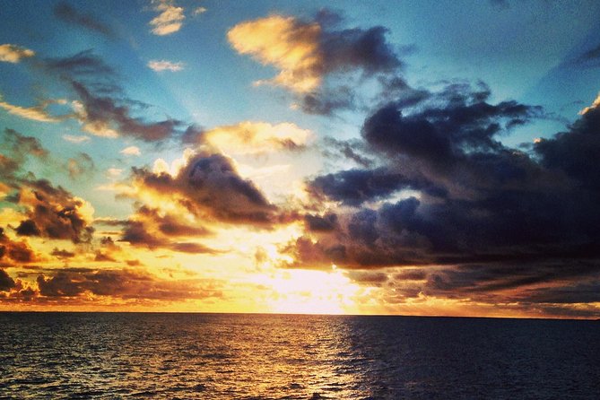 Deluxe Na Pali Sunset Snorkel Tour on the Lucky Lady - Onboard Amenities and Inclusions