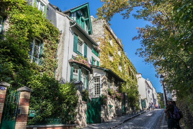 Escape Game in Montmartre - Teamwork and Camaraderie