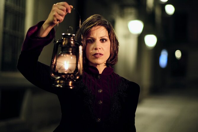 Evening Walking Tour: Spanish Inquisition & Legends of Old Madrid - Professional and Knowledgeable Guides