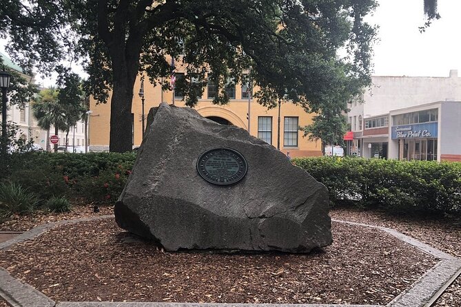 Historic Savannah Guided Walking Tour - Engaging Narratives From Local Guides