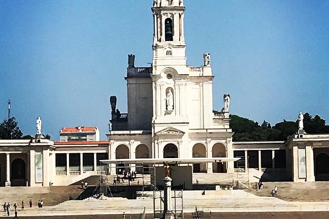 Lisbon to Porto Up to 3 Stops: Obidos, Nazare or Fatima, Aveiro - Highlights of the Tour