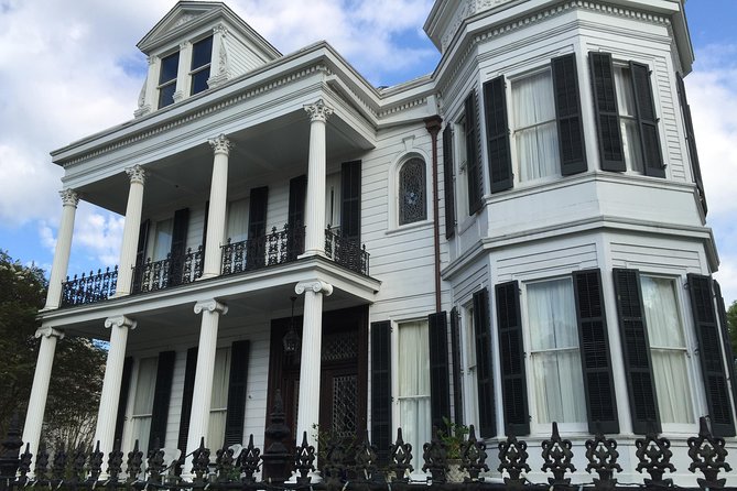 New Orleans Small-Group Garden District Walking Tour - Exploring the Garden District