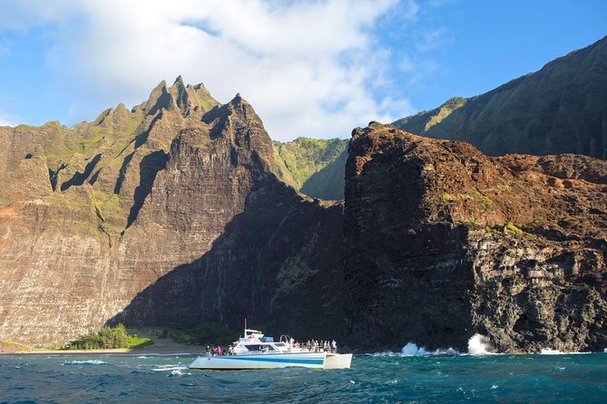 Niihau and Na Pali Coast Snorkel Boat Tour - Onboard Dining and Refreshments