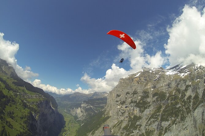 Paragliding Over the Lauterbrunnen Valley - Gearing Up for the Flight