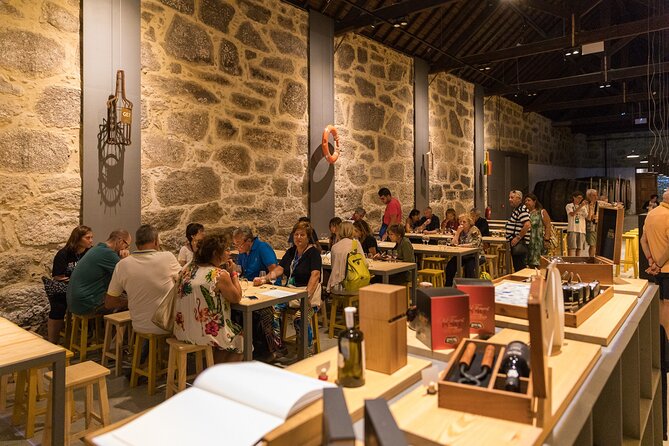 Poças Guided Visit and Wine Tasting of 3 Port Wines - Meeting Point and Logistics