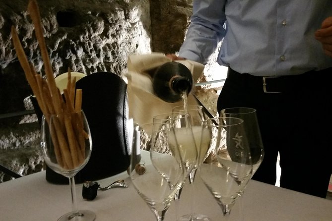 Rome Pantheon: Fine Wine & Gourmet Dinner With Sommelier - Meeting and Accessibility