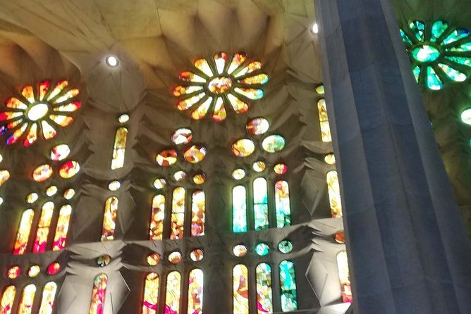 Sagrada Familia Small Group Tour With Skip the Line Ticket - Exploring the Architectural Marvels