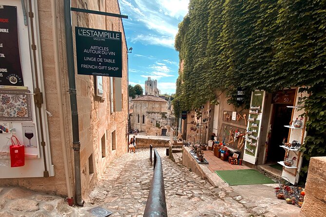Saint-Emilion Afternoon Tour - 2 Wineries, Tastings & Delicacies - Personalized and Intimate Experience