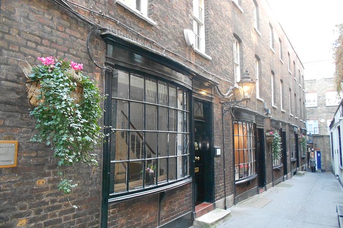 Secret Walking Tour of Central London - Positive Reviews From Travelers