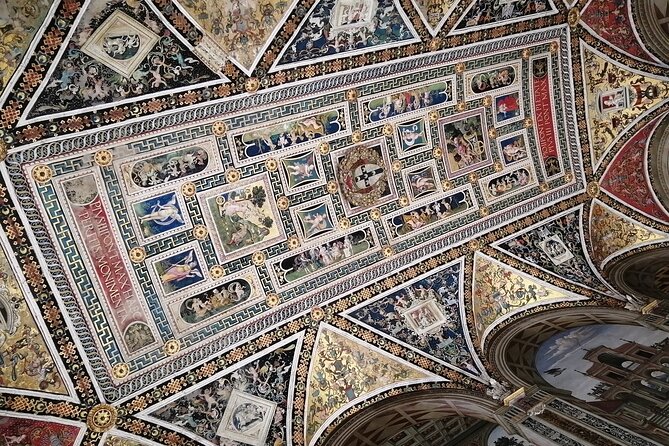 Skip the Line: Siena Duomo and City Walking Tour - Admiring the Siena Duomo