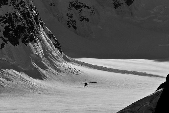 South Side Explorer With Glacier Landing - The Scenic Flight
