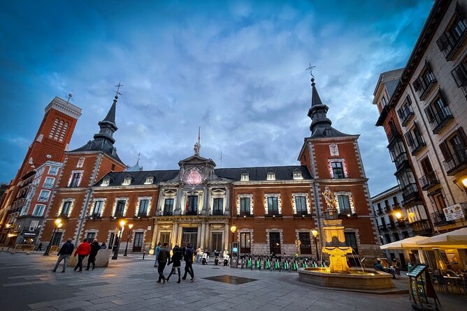 Tour Madrid of the Austrias | Old Town ❤️ - Highlights of the Tour
