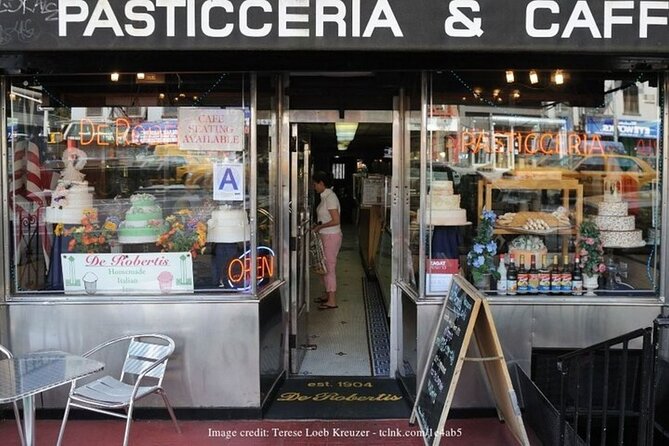 True Crime NYC: Mafia Walk W/Ret. NYPD Detective & Local Food - Culinary Delights of the Tour