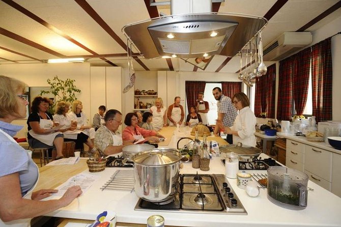 Tuscan Cooking Class in Central Siena - Class Size and Duration
