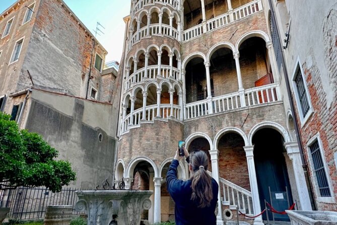 Venice in A Day: St Marks Basilica, Doges Palace & Gondola Ride - Navigating the Vibrant Rialto Bridge