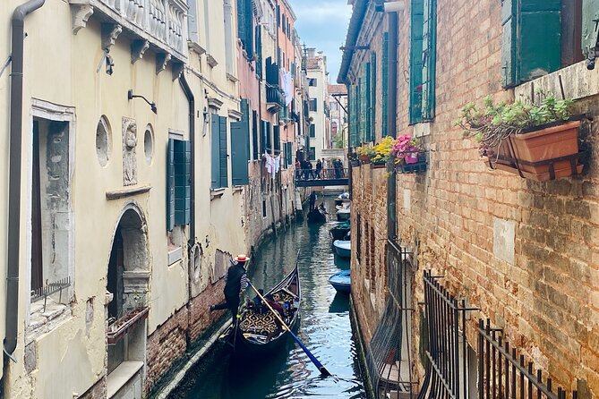 Venice: Jewish Ghetto & Cannaregio Area Food Tour: Pasta Wine Gelato and More! - Tour Experience and Guide Feedback