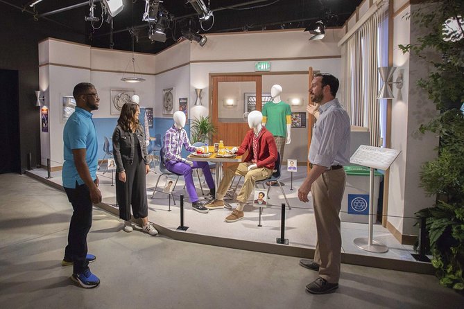 Warner Bros. Studio Tour Hollywood - Shopping at the WB Studio Store