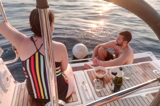 Active 2-Hour Sailing Tour in Barcelona With Open Bar & Snacks - Customer Feedback and Ratings