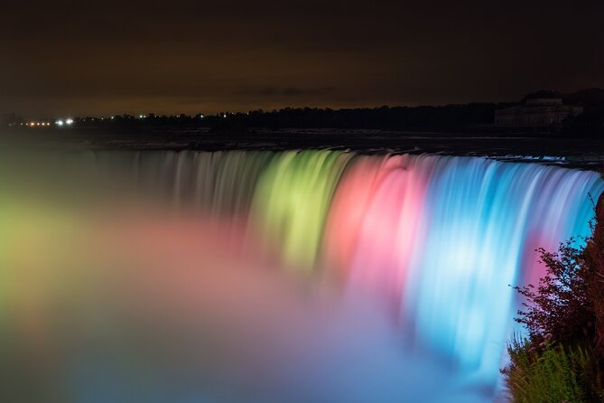 All Inclusive Day & Night Tour and Boat Ride Niagara Falls - Enjoying the Night Illumination of the Falls