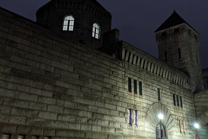 Black & Ghost Tour - Engaging Storytelling by Knowledgeable Guides