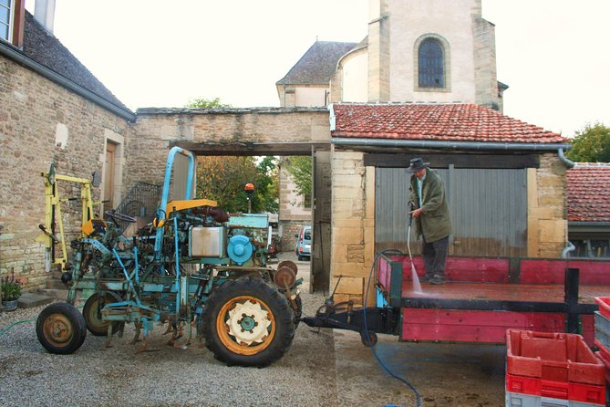 Burgundy Bike Tour With Wine Tasting From Beaune - Exploring the Côte De Beaune Vineyards
