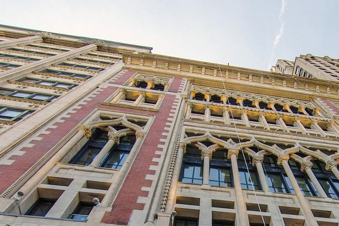 Chicago Walking Tour: Historic Treasures of Chicago - Engaging With Knowledgeable Guides