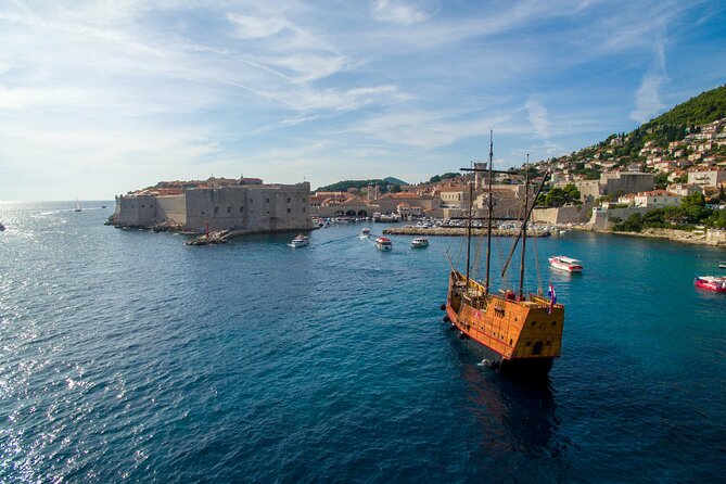 Cruise and Walking Tour Game of Thrones Dubrovnik - Enjoying the Dragon Blood Cocktail