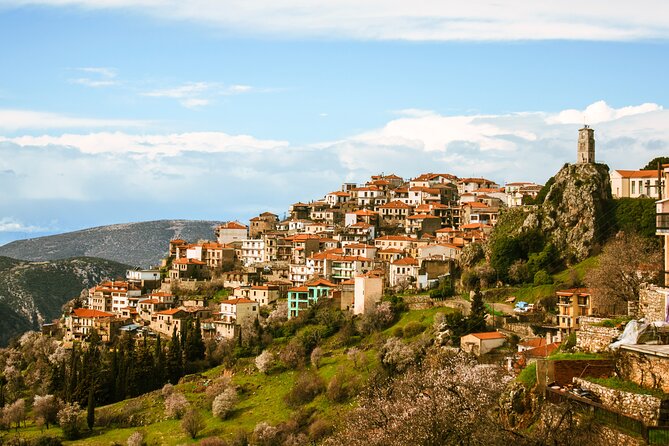 Delphi Full Day V.R Audio Guided Tour With Entry Ticket - Visiting the Arachova Village