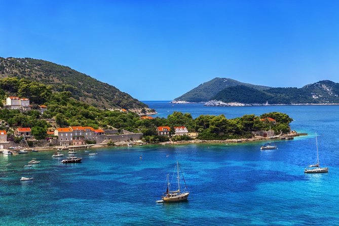 Dubrovnik Island-Hopping Cruise in the Elaphites With Lunch - Onboard Dining and Beverage Service